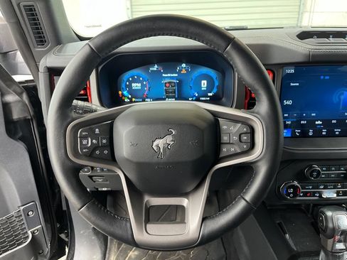 Used 2025 Ford Bronco Badlands AWD/4WD image 17