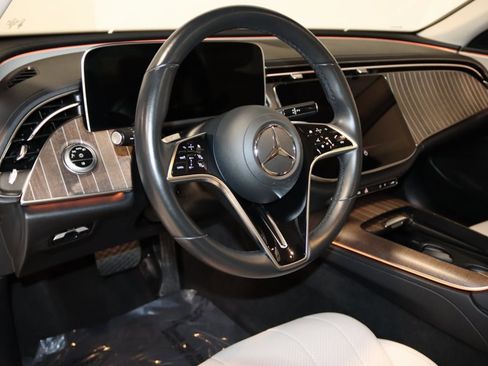 Used 2025 Mercedes-Benz E 350 4MATIC Sedan image 42