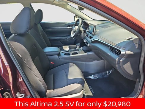 Used 2025 Nissan Altima 2.5 SV FWD image 17
