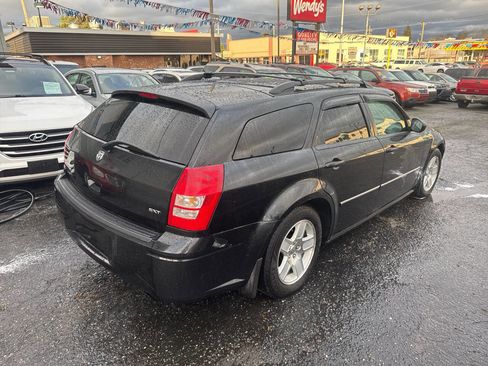Used 2005 Dodge Magnum SE image 3