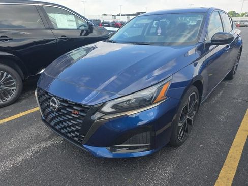 Certified 2023 Nissan Altima 2.5 SR w/ SR Premium Package AWD/4WD image 3