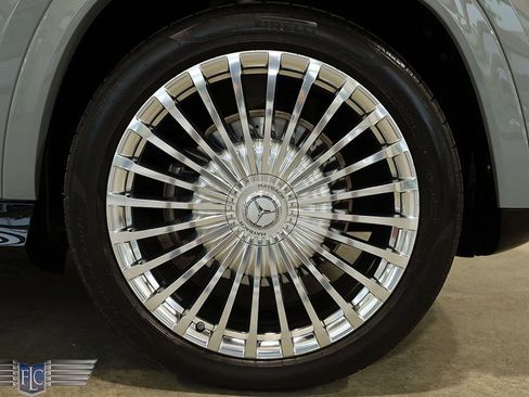 Used 2024 Mercedes-Benz Maybach GLS 600 4MATIC image 48