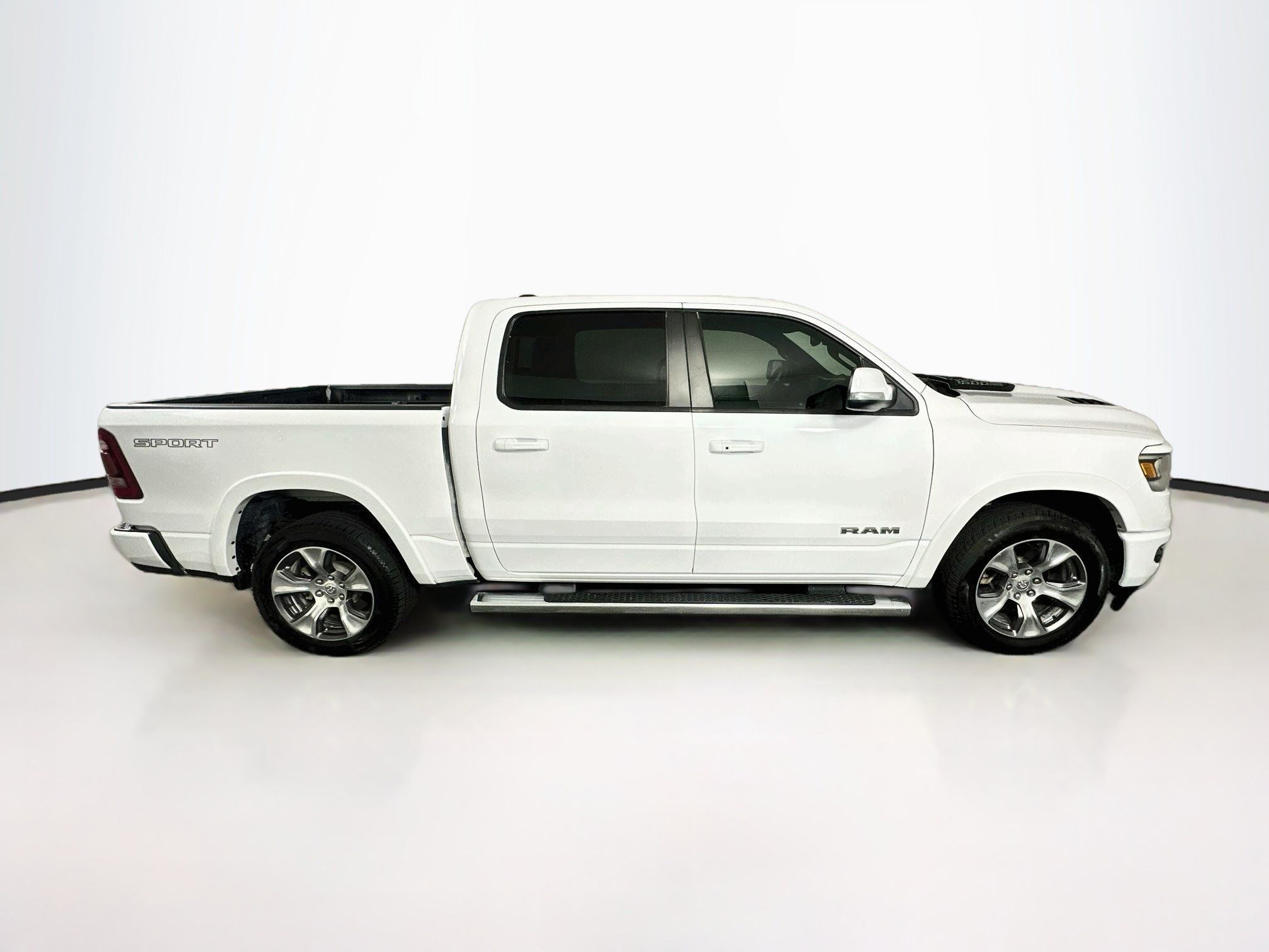 Used 2020 RAM 1500 Laramie w/ Sport Appearance Package AWD/4WD image 10