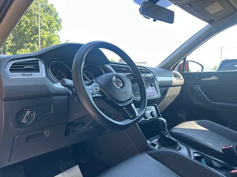 Used 2019 Volkswagen Tiguan SE AWD/4WD image 11