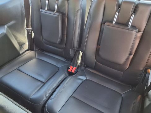 Used 2018 Ford Explorer XLT w/ Equipment Group 202A FWD image 8