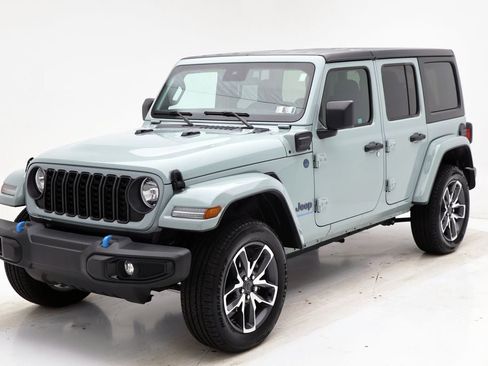 Used 2024 Jeep Wrangler Unlimited w/ Convenience Group image 5