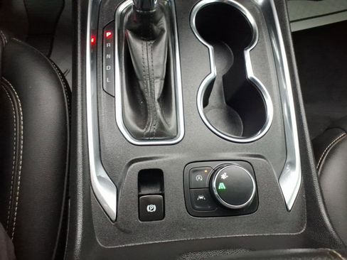 Used 2023 Chevrolet Traverse LT image 16