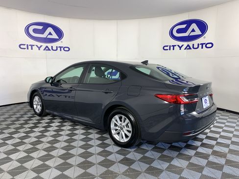 Used 2025 Toyota Camry LE image 5