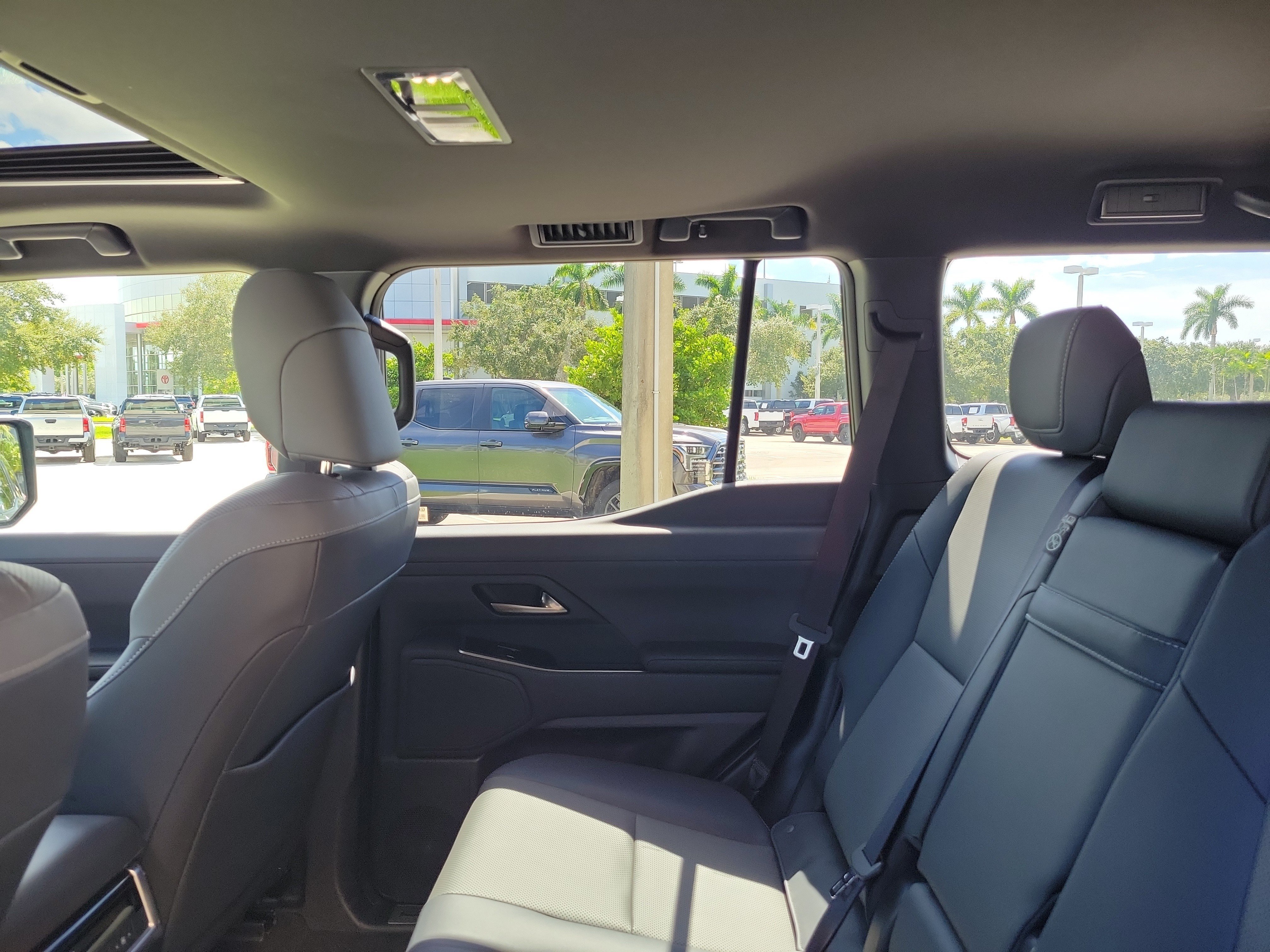 Used 2025 Lexus GX 550 w/ Cold Area Package AWD/4WD image 15