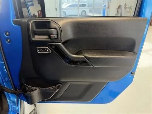 Used 2015 Jeep Wrangler Unlimited Sahara AWD/4WD image 22
