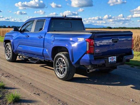 Used 2025 Toyota Tacoma TRD Sport w/ TRD Sport Premium Package image 4