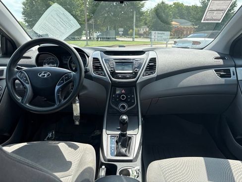 Used 2016 Hyundai Elantra SE w/ Option Group 02 FWD image 10