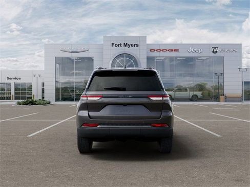 New 2026 Jeep Grand Cherokee Altitude RWD image 7