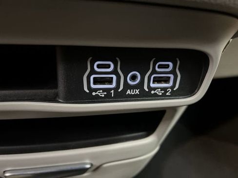 Used 2023 Chrysler Pacifica Touring-L FWD image 34