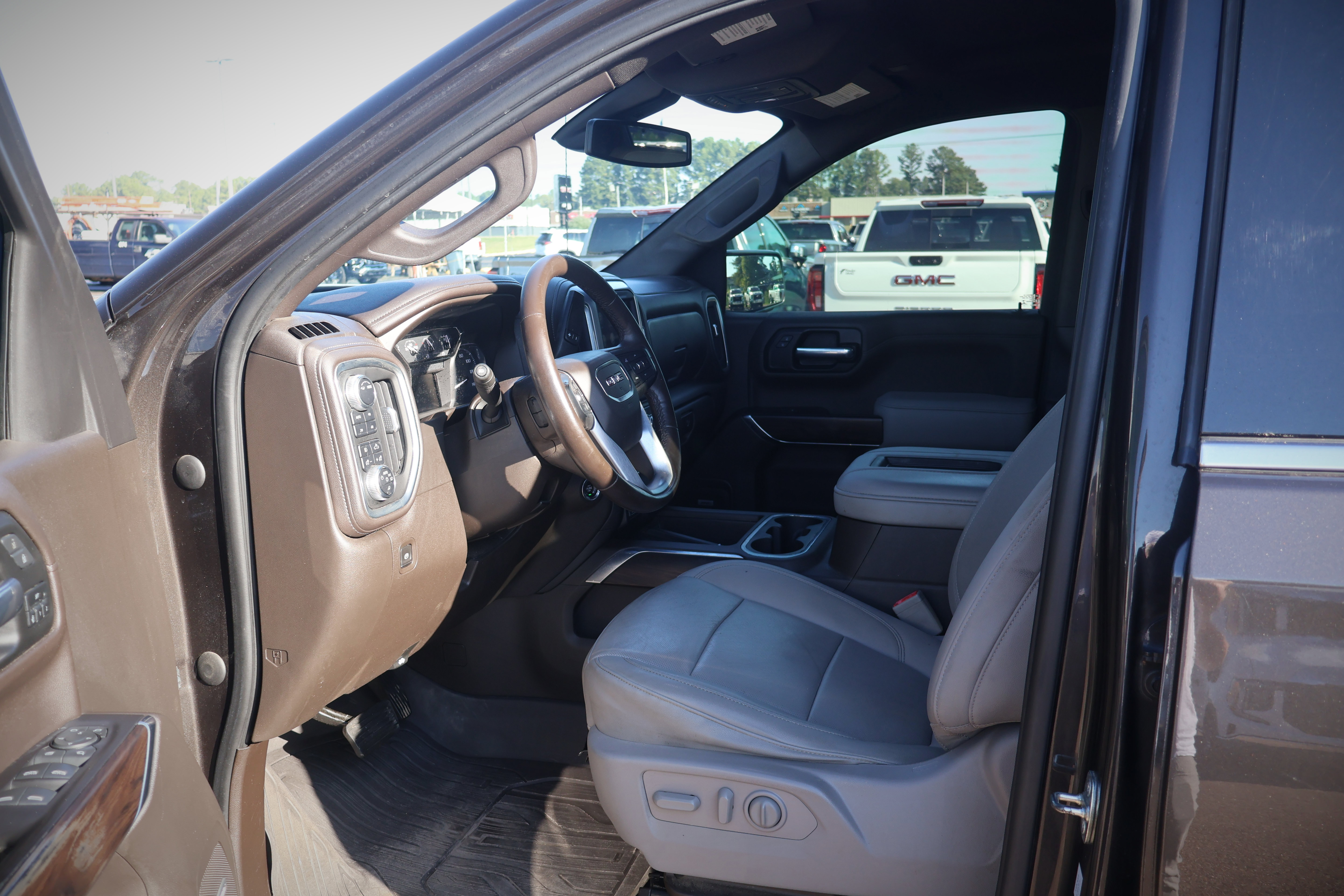 Used 2021 GMC Sierra 1500 SLT w/ SLT Premium Plus Package AWD/4WD image 15