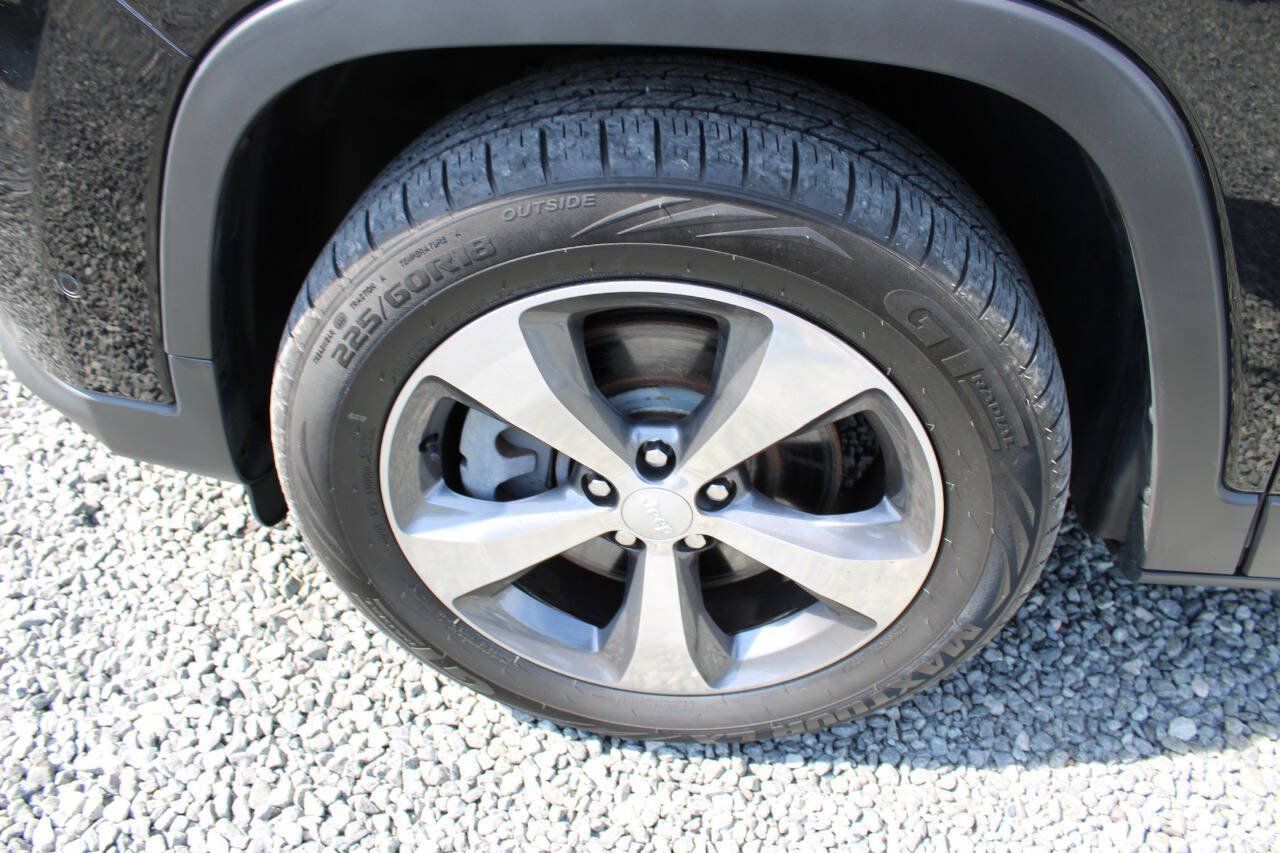 Used 2019 Jeep Cherokee Limited w/ Luxury Group AWD/4WD image 26