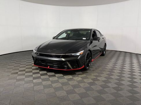 Used 2025 Hyundai Elantra N Base image 3