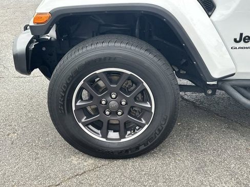 Certified 2023 Jeep Gladiator Overland w/ Cold Weather Group image 13