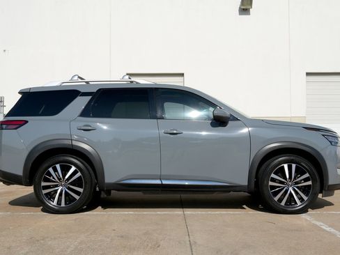Used 2023 Nissan Pathfinder Platinum FWD image 15