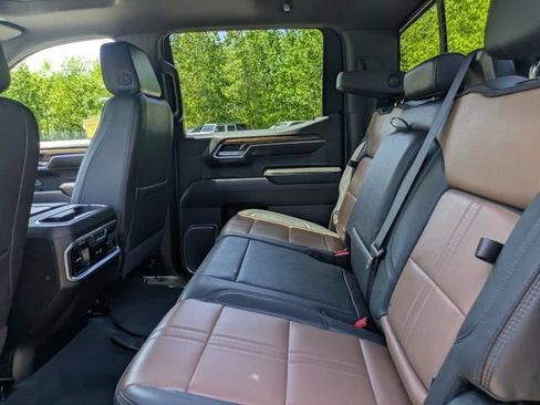 Used 2023 Chevrolet Silverado 1500 High Country AWD/4WD image 17