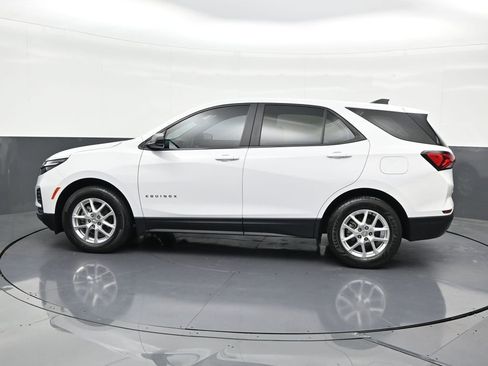 Used 2023 Chevrolet Equinox LS image 2