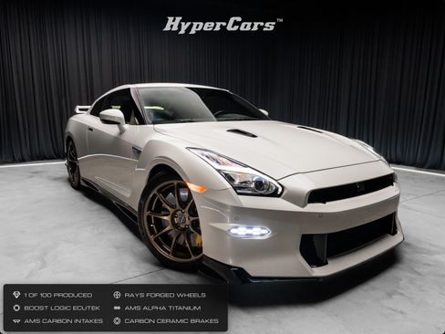 Used 2024 Nissan GT-R w/ Floor Mat Package AWD/4WD image 1