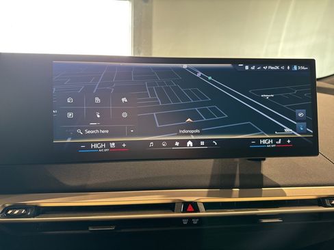 Used 2026 BMW iX xDrive60 w/ Premium Package image 17