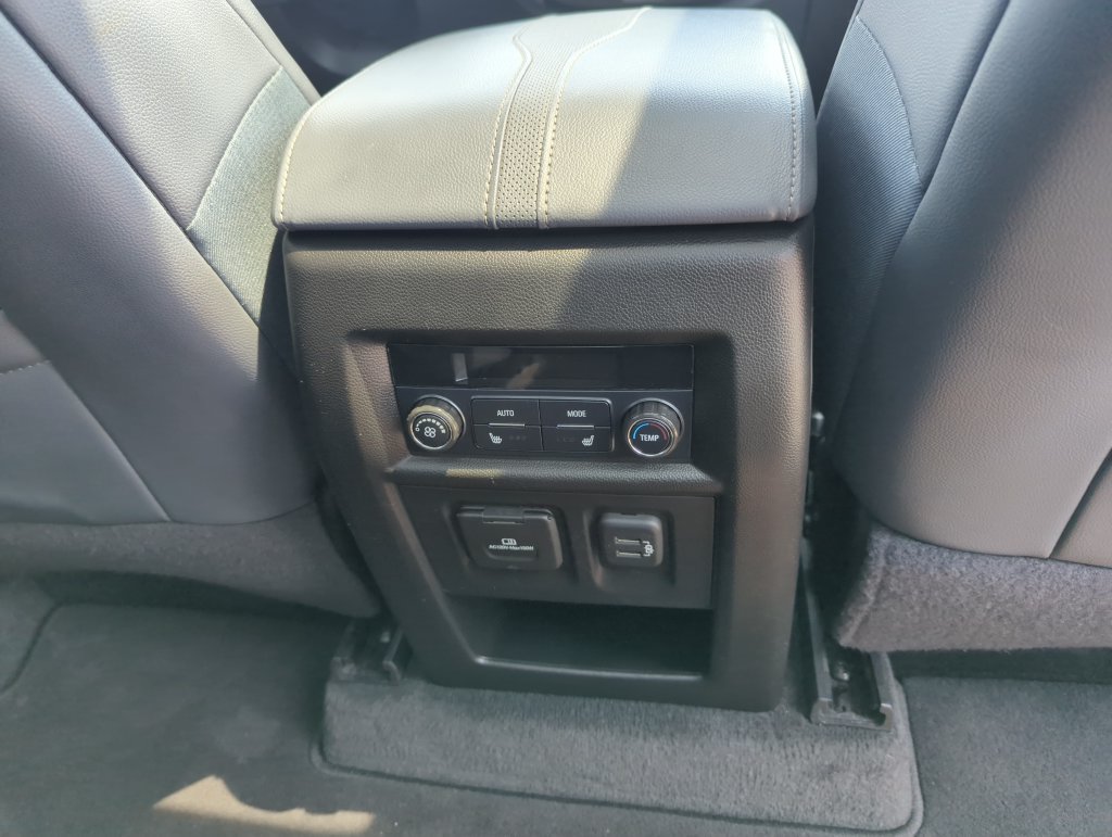 Used 2019 Chevrolet Traverse Premier w/ Driver Confidence II Package FWD image 38