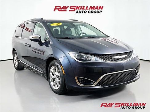 Used 2019 Chrysler Pacifica Limited FWD image 1
