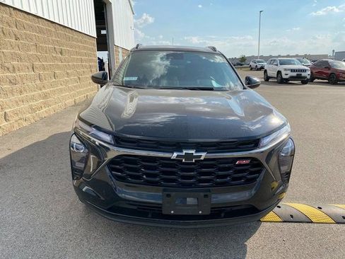 Used 2024 Chevrolet Trax RS w/ Sunroof Package image 3