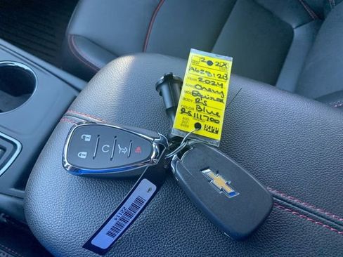 Used 2024 Chevrolet Equinox RS w/ RS Leather Package AWD/4WD image 39
