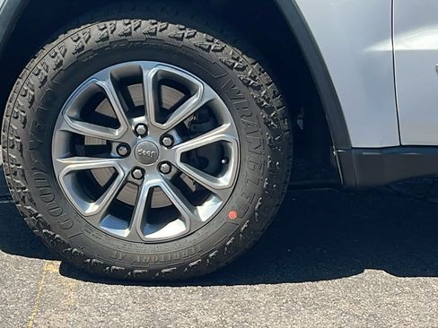 Used 2015 Jeep Grand Cherokee Limited AWD/4WD image 9
