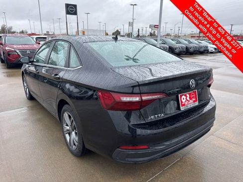 Used 2024 Volkswagen Jetta SE image 3