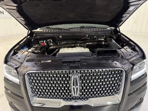 Used 2024 Lincoln Navigator Premiere AWD/4WD image 32