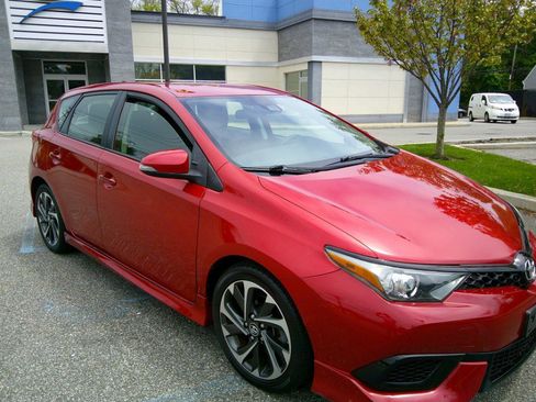 Used 2018 Toyota Corolla iM w/ All-Weather Mat Package FWD image 19