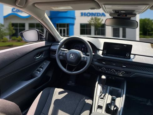 Used 2025 Honda Accord SE image 32