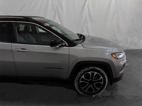 Used 2022 Jeep Compass Limited image 9