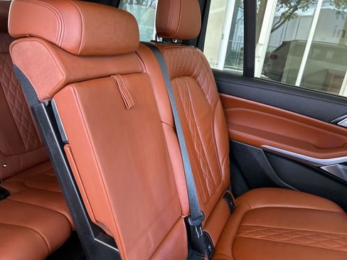 Used 2022 BMW X7 M50i image 27