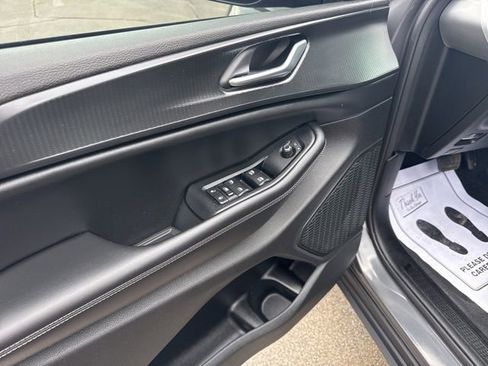 Used 2023 Jeep Grand Cherokee Laredo X image 28