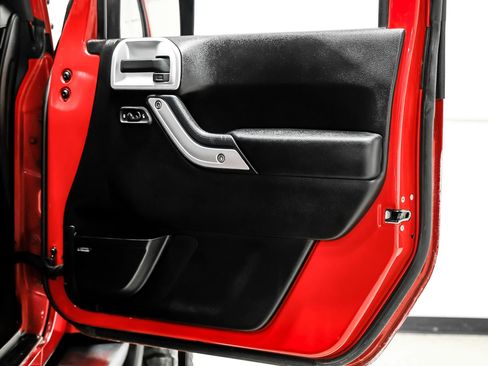 Used 2014 Jeep Wrangler Sahara w/ Connectivity Group image 40