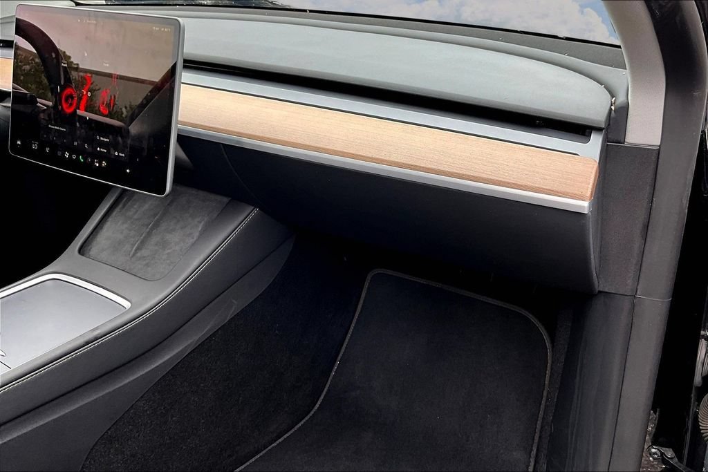 Used 2024 Tesla Model Y Long Range AWD/4WD image 25
