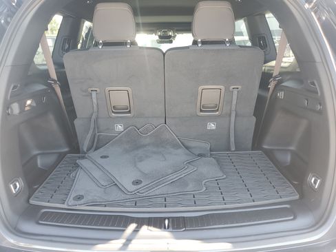 Used 2025 Jeep Grand Cherokee L Laredo RWD image 8