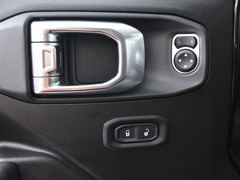 Used 2026 Jeep Gladiator Sport AWD/4WD image 19