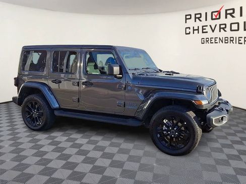 Used 2025 Jeep Wrangler Sahara image 2
