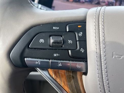 Certified 2021 Cadillac Escalade ESV Sport Platinum image 31