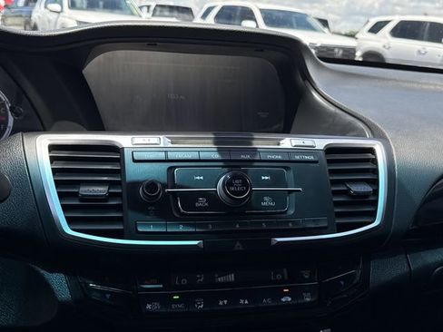 Used 2017 Honda Accord LX image 27