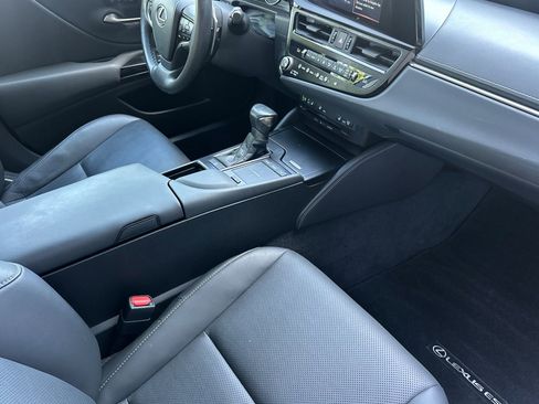 Used 2022 Lexus ES 350 w/ Premium Package image 19