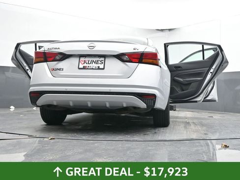 Used 2024 Nissan Altima 2.5 SV FWD image 68