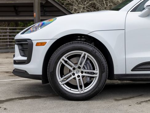 Certified 2025 Porsche Macan image 13