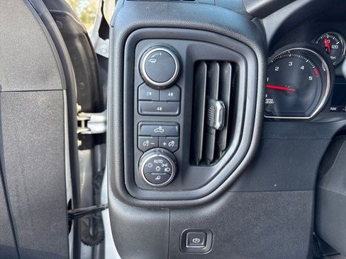 Used 2022 Chevrolet Silverado 2500 Custom w/ Custom Value Package image 19